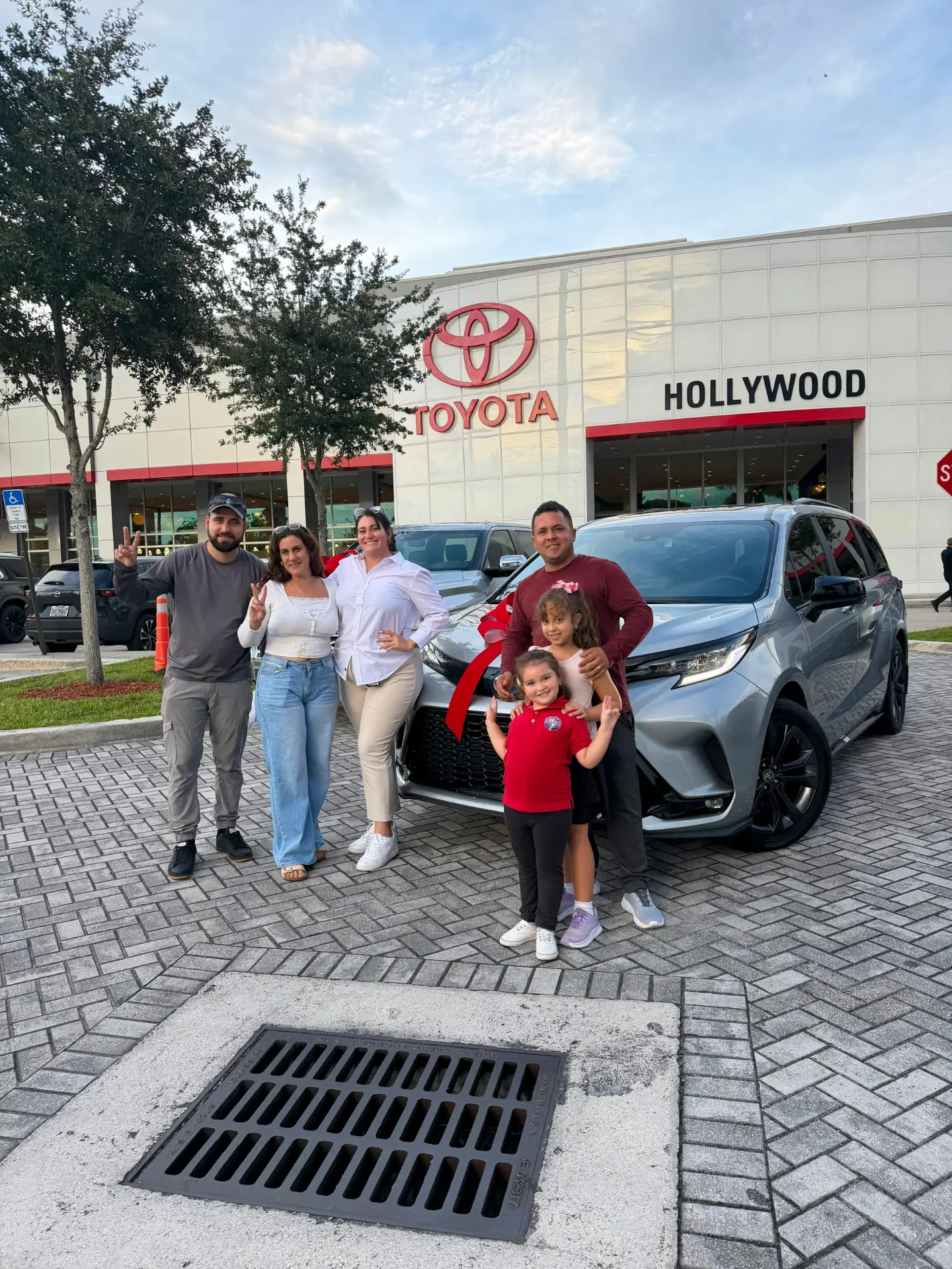 Salvador Salto de Miami Gardens, FL con el auto que compró en Hollywood, FL