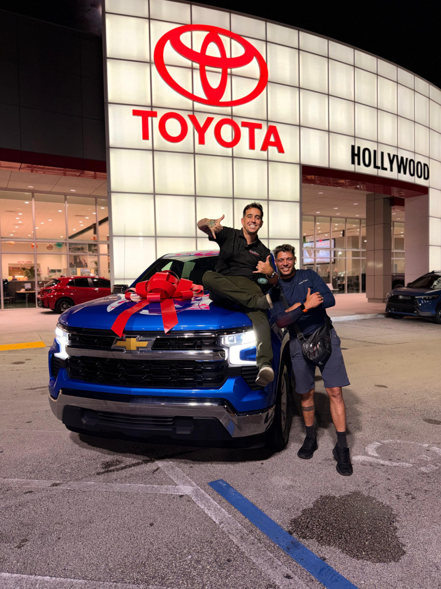 Yudiel González de Miami, FL con el auto que compró en Hollywood, FL